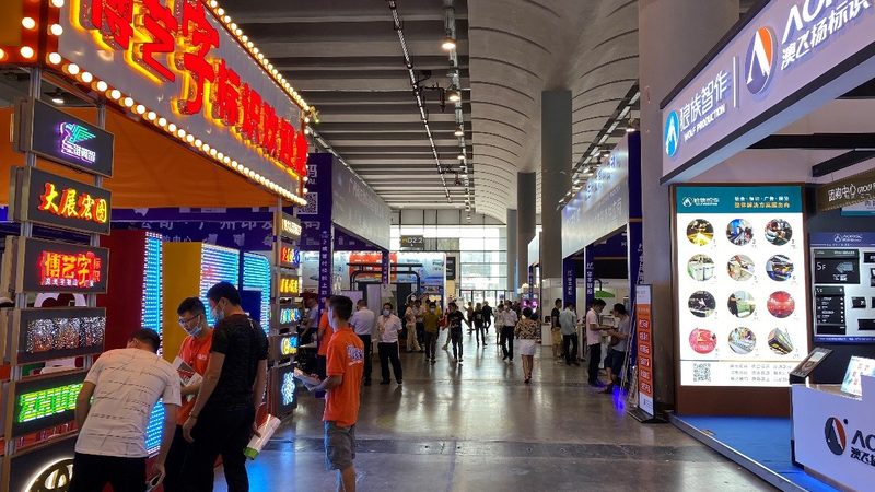 活动内容要丰富多样，既能吸引顾客参与，又能展示水果店的特色。以下是一些建议：